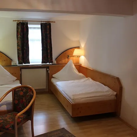 Hotel-gasthaus-kraft בית הארחה
